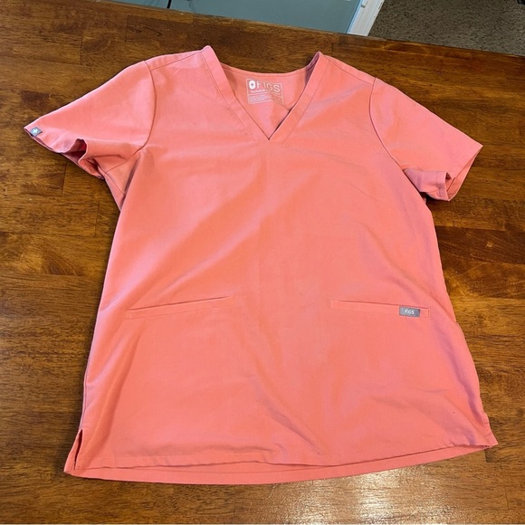 Figs Tops - Figs Peach v-neck scrub top size large PO# 1516